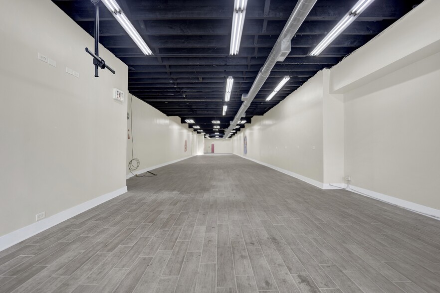 More Photos Of 7055 N Clark St, Chicago Storefront Retail Residential For Lease