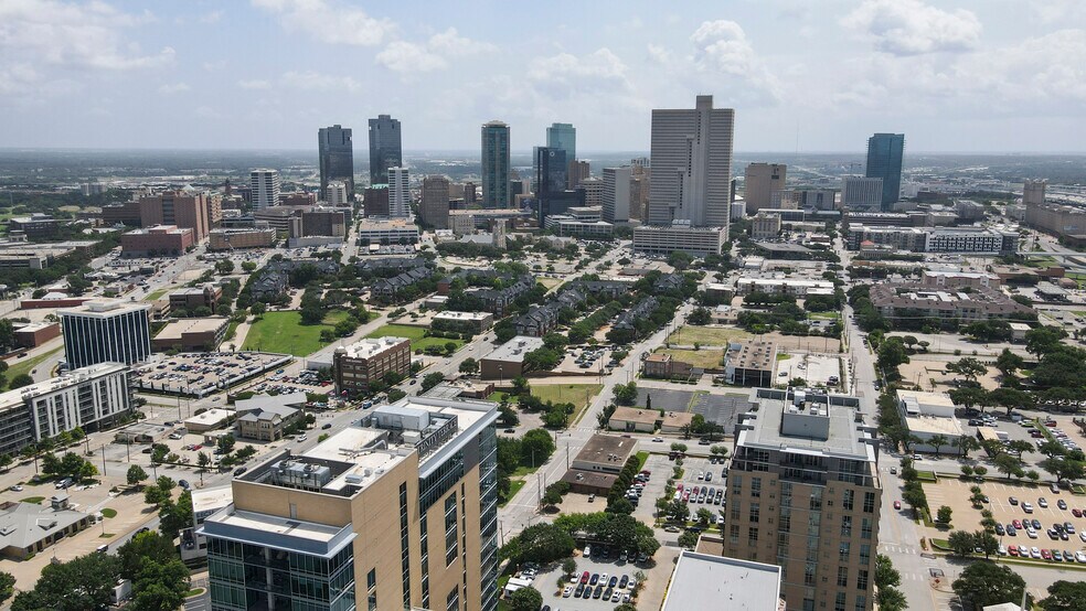 More Photos Of 900 Summit Ave, Fort Worth Office For Lease