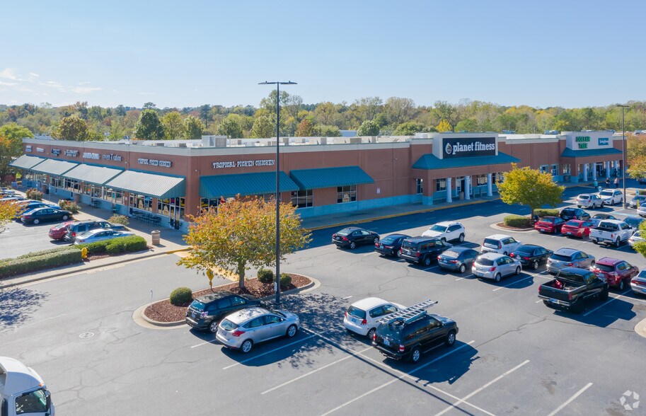 More Photos Of 404 E Six Forks Rd, Raleigh Storefront For Lease