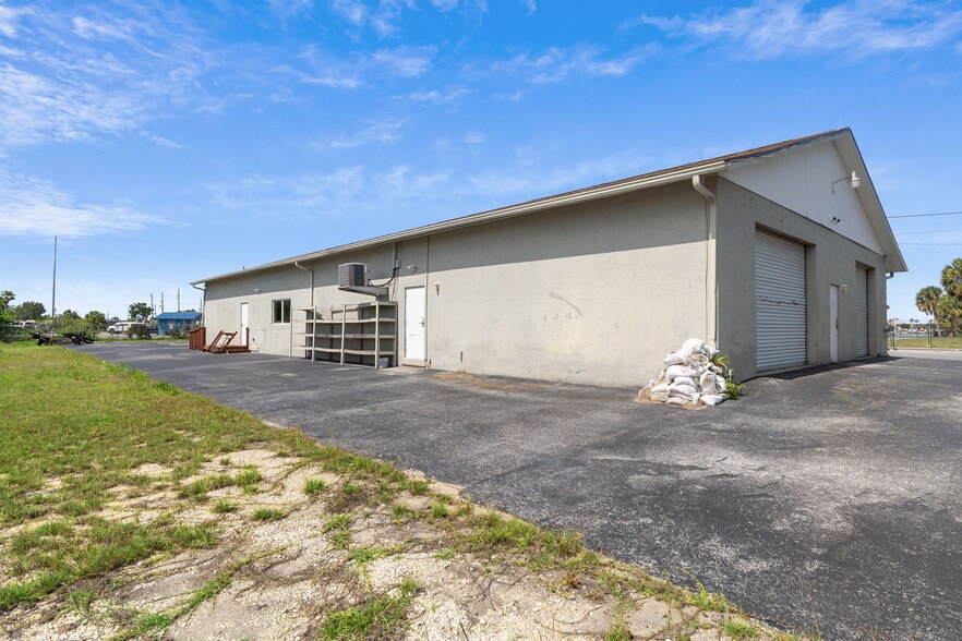 More Photos Of 5000 Calienta St, Hernando Beach Marina For Sale