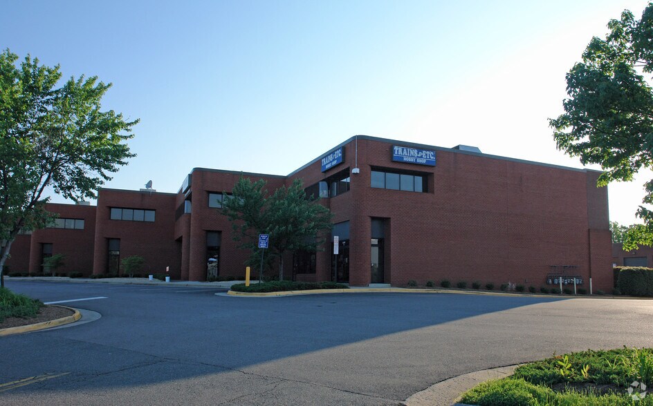 More Photos Of 8245 Backlick Rd, Lorton Showroom For Lease