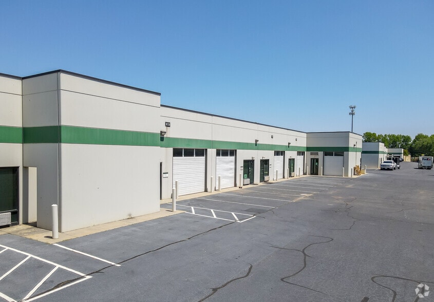 More Photos Of 8425 Old Statesville Rd, Charlotte Light Distribution For Lease