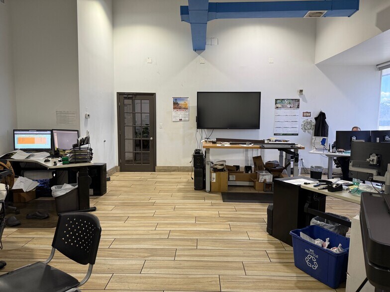 More Photos Of 825 Nicholas Blvd, Elk Grove Village Warehouse For Sale