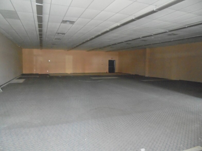 More Photos Of 7844 E Gateway Blvd, El Paso Unknown For Lease