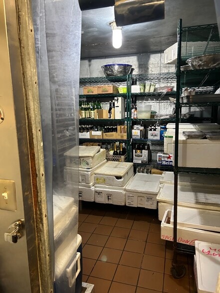 More Photos Of 9150-9198 W Olympic Blvd, Beverly Hills Storefront For Lease