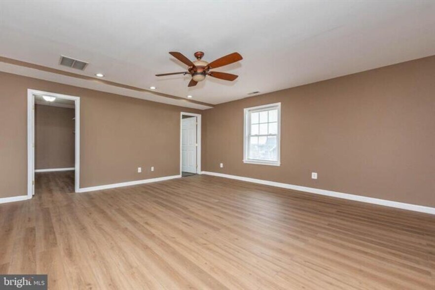 More Photos Of 4021 Barrington Rd, Baltimore Flex For Sale
