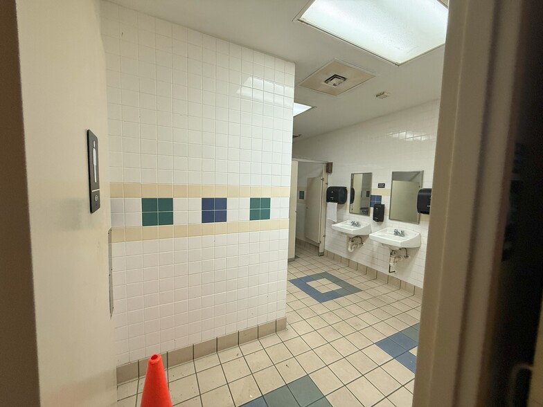 More Photos Of 10175 Tamiami Trl, Punta Gorda General Retail For Sale