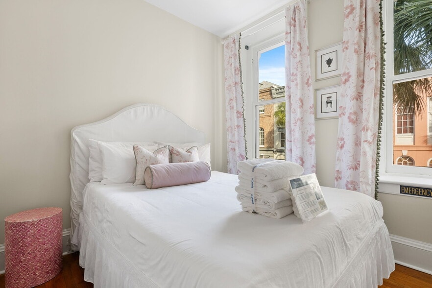 More Photos Of 21 Broad St, Charleston Storefront Retail Residential For Sale