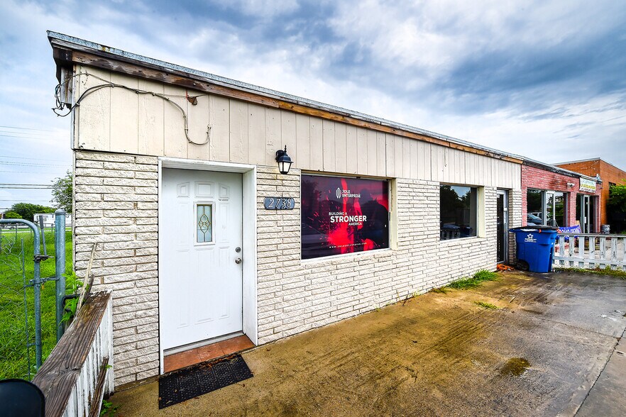 Primary Photo Of 2736 Dallas Ave, Ingleside Unknown For Lease