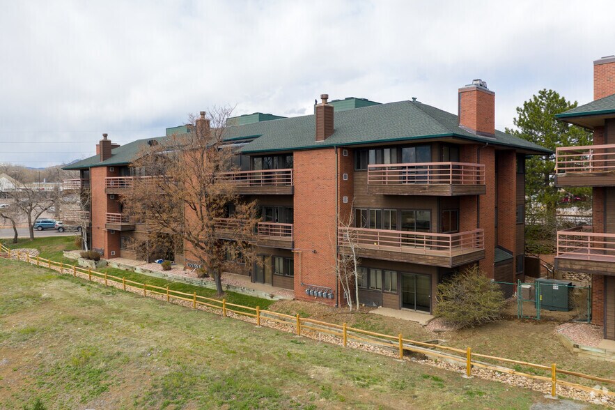 More Photos Of 7596 W Jewell Ave, Lakewood Medical For Sale