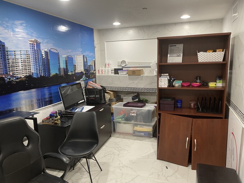 More Photos Of 8810 Commodity Cir, Orlando Showroom For Lease