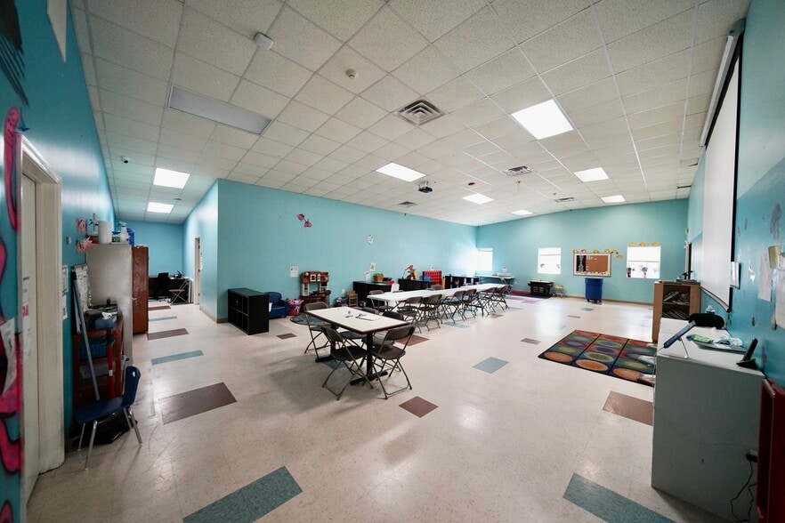 More Photos Of 21 North St, Hartly General Retail For Sale