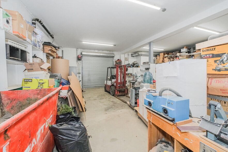 More Photos Of 1944-1952 Richmond Terrace, Staten Island Showroom For Lease