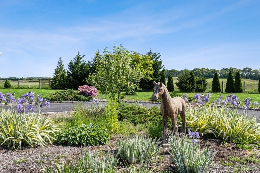 More Photos Of 1200 Cross River Dr, Riverhead Horse Stables For Sale