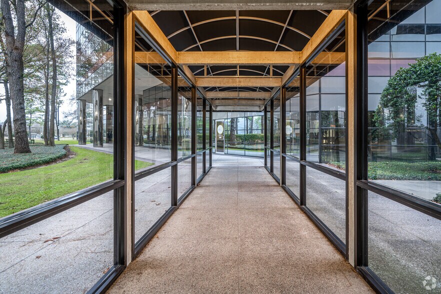 More Photos Of 15710 John F Kennedy Blvd, Houston Office For Lease