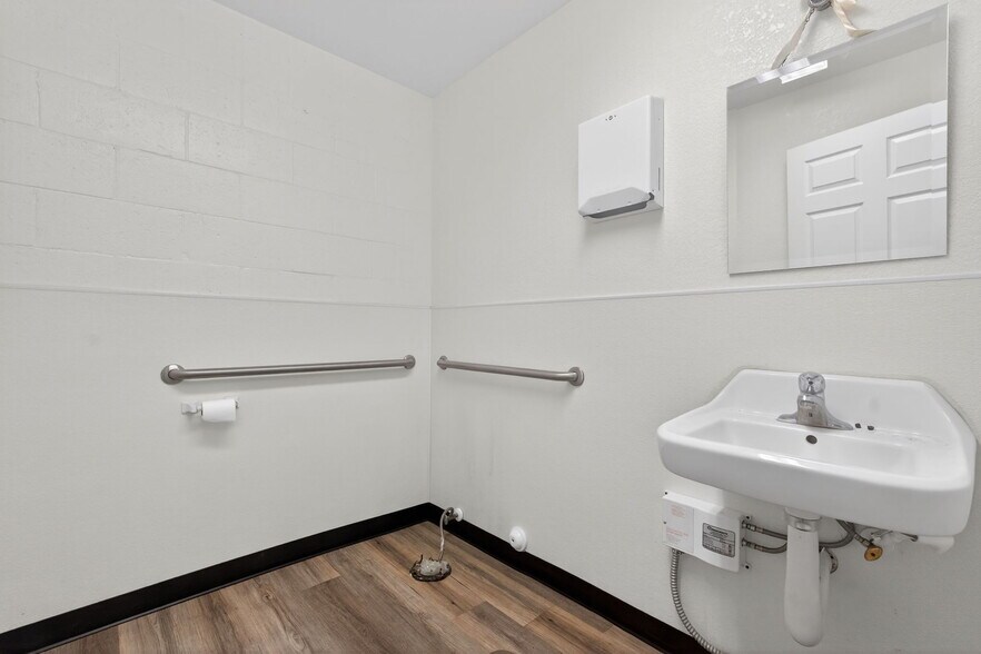 More Photos Of 344 Yellowstone Ave, Pocatello General Retail For Lease