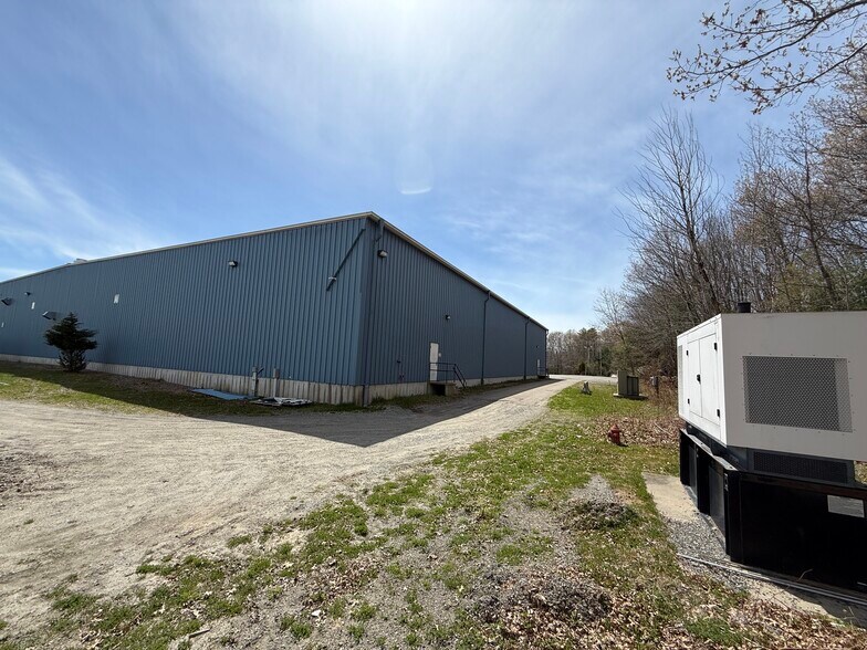 More Photos Of 111 Braley Rd, East Freetown Warehouse For Lease