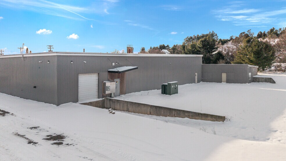 More Photos Of 106 E Smith St, Iron Mountain Distribution For Sale