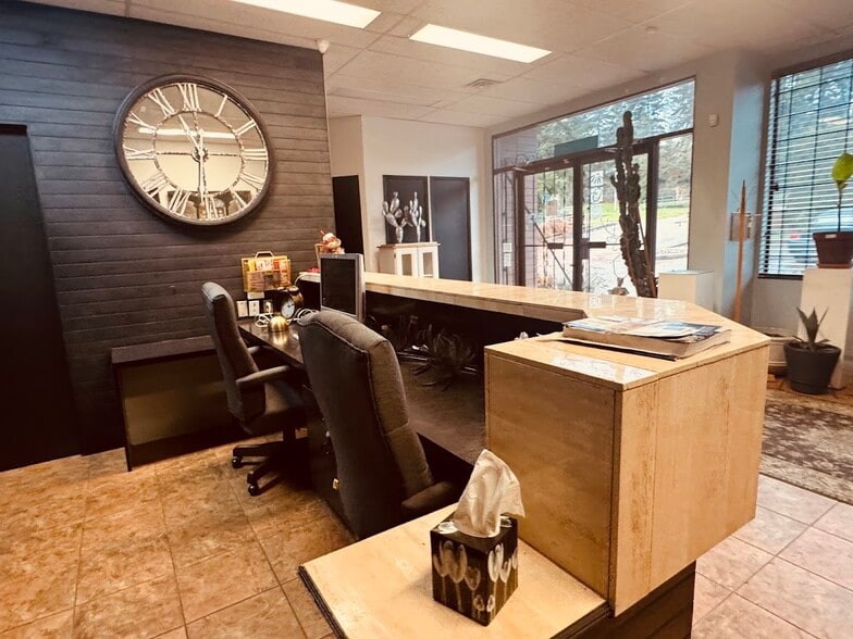 More Photos Of 3566 King George Blvd, Surrey Office For Lease