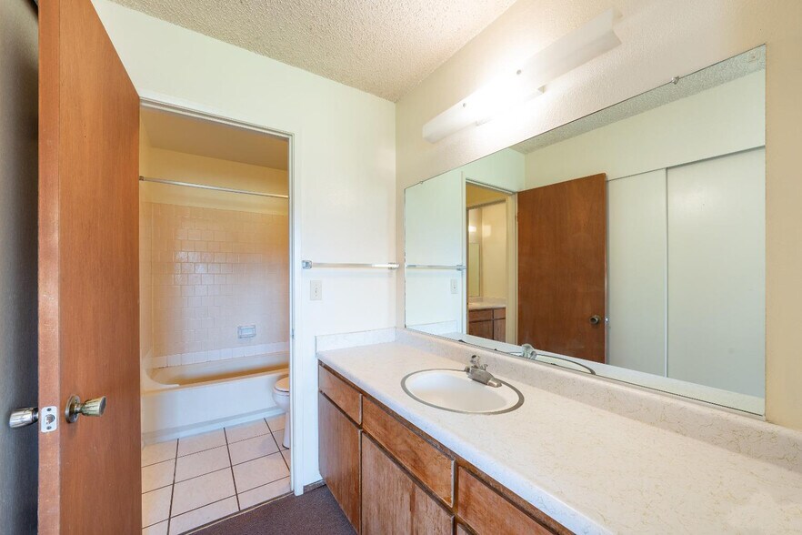 More Photos Of 960 Marlene St, Ukiah Apartments For Sale