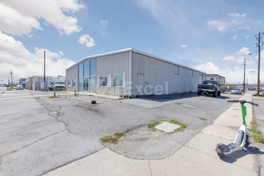 More Photos Of 3210 S 300 W, Salt Lake City Showroom For Lease