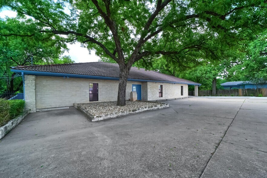 More Photos Of 4507 N Interstate 35, Austin Loft Creative Space For Lease