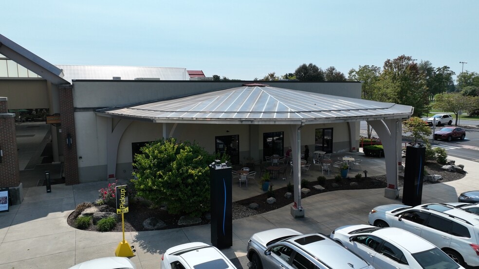 More Photos Of 1800 Sullivan Trl, Easton Storefront For Lease