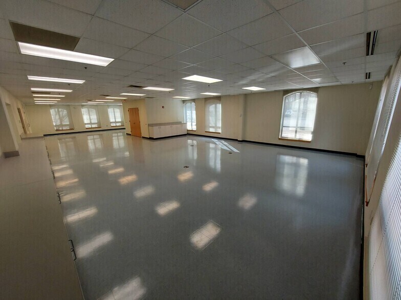 More Photos Of 610 Jones Ferry Rd, Carrboro Medical For Sale