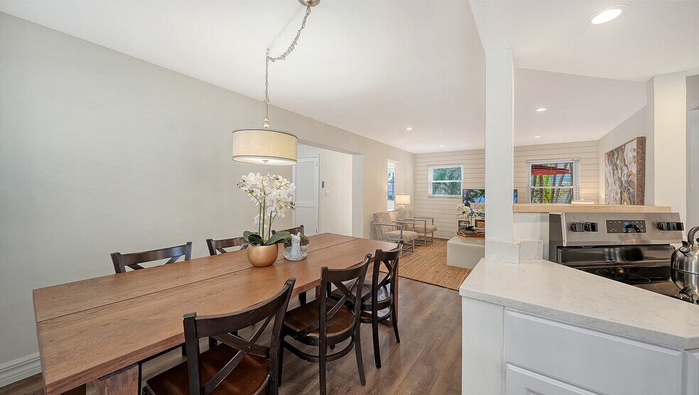 More Photos Of 5610 AVENIDA DEL MARE, Sarasota Specialty For Sale