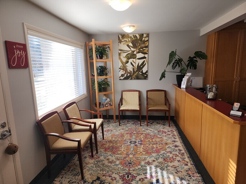 More Photos Of 48247 Hills St, Oakridge Office For Sale