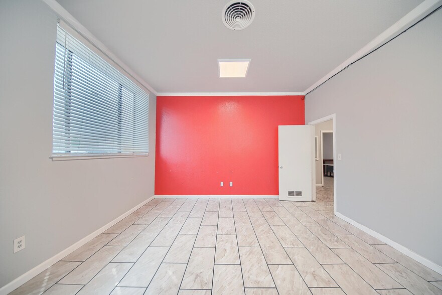 More Photos Of 33 E Magnolia St, Stockton Office For Lease