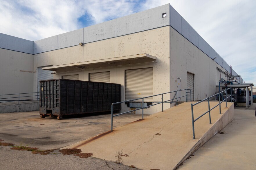 More Photos Of 11700 Monarch St, Garden Grove Warehouse For Sale