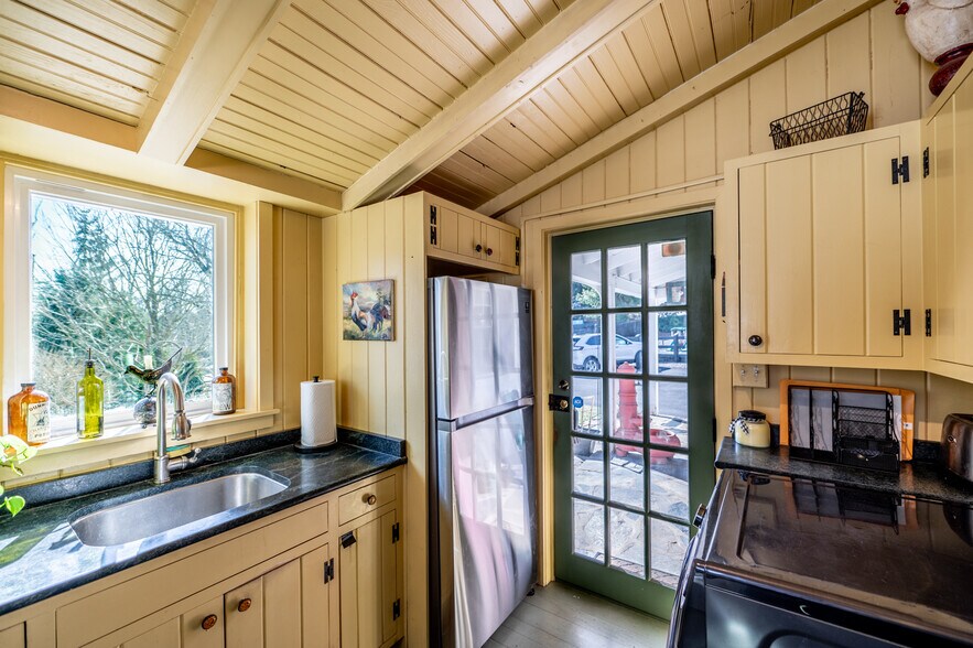 More Photos Of 547 Baltimore Pike, Glen Mills Office For Sale