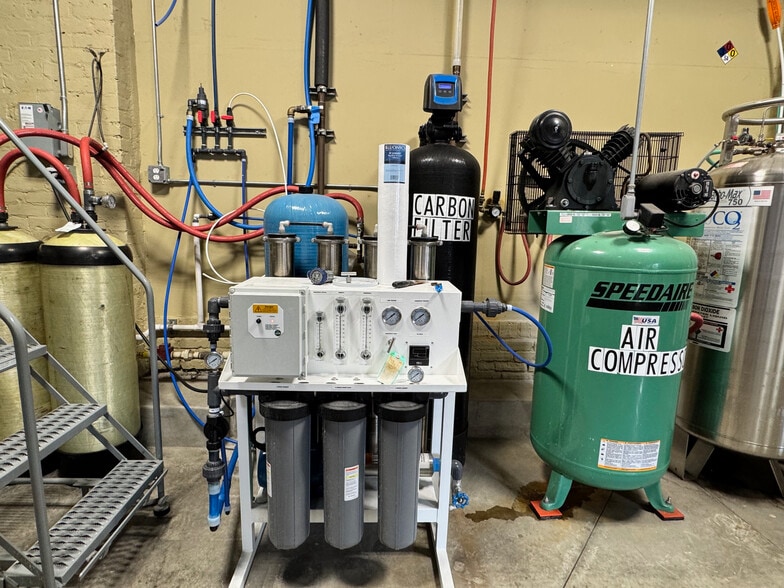 More Photos Of 585 E Thompson Blvd, Ventura Restaurant For Sale