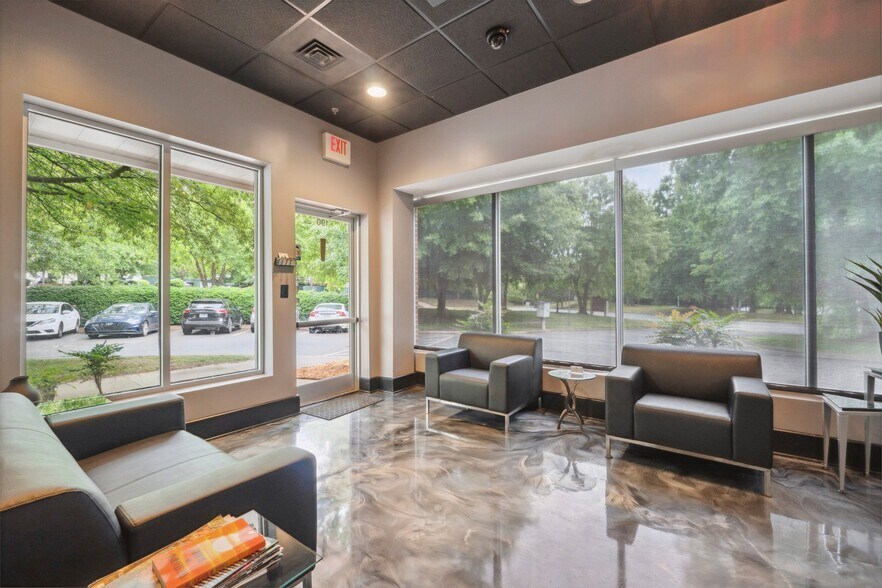 More Photos Of 3120 Latrobe Dr, Charlotte Showroom For Lease