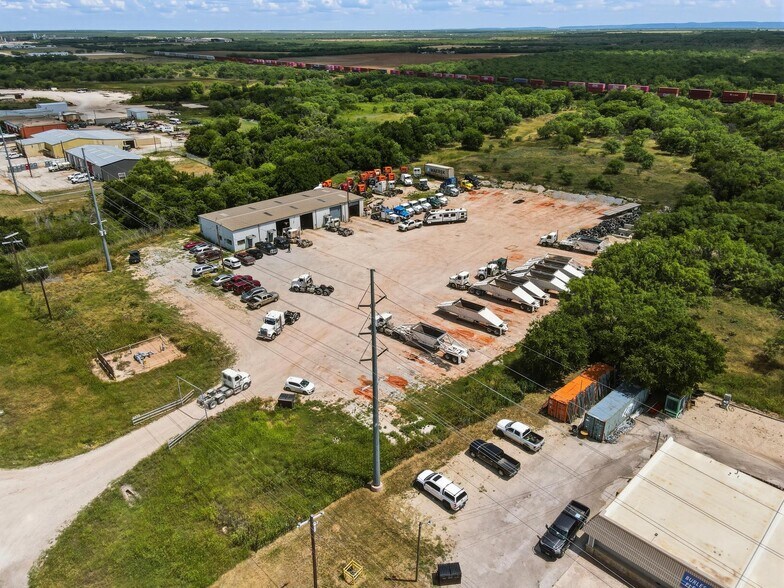 More Photos Of 2895 E US Highway 80, Abilene Warehouse For Lease