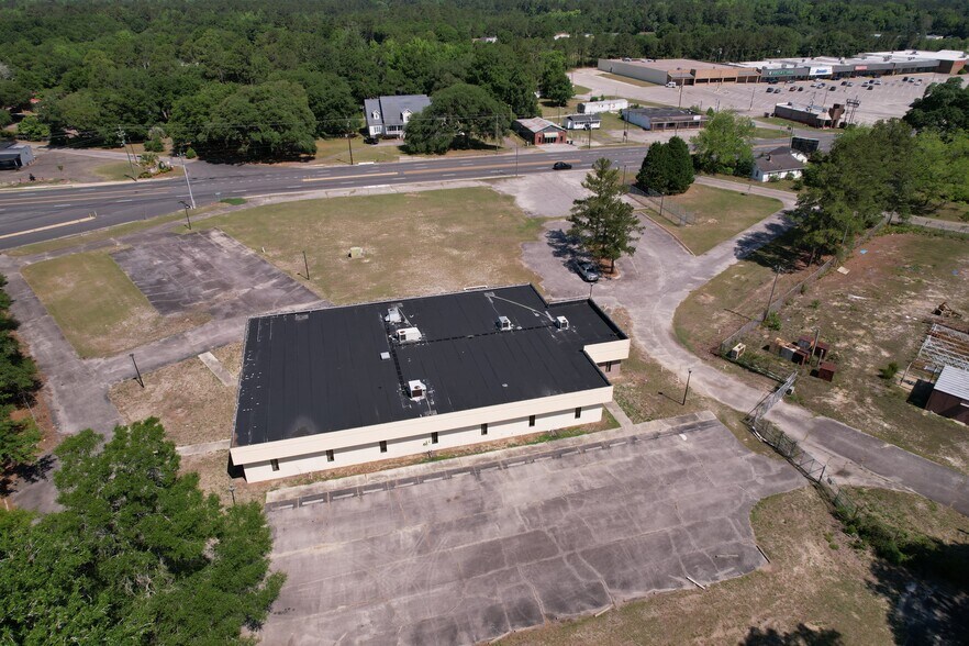 More Photos Of 1500 N Longstreet St, Kingstree Light Distribution For Sale