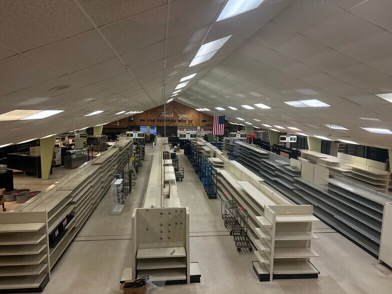 More Photos Of 990 N 4th St, Tomahawk Storefront For Lease