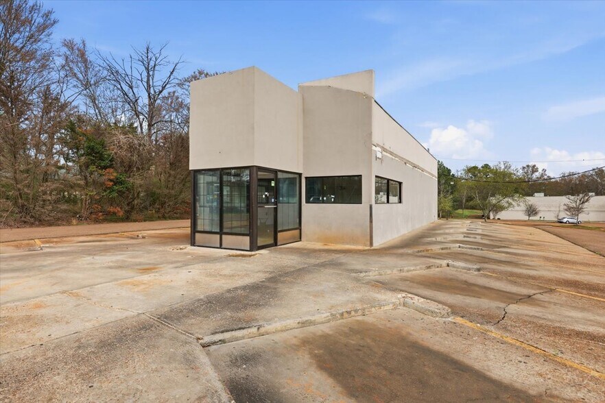 More Photos Of 1900 E County Line Rd, Ridgeland Fast Food For Sale