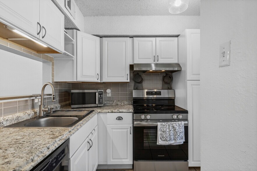 More Photos Of 2003 W Wall St, Midland Office For Lease