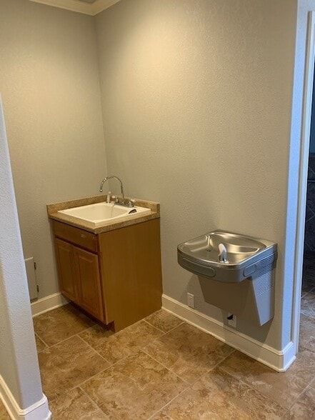 More Photos Of 2400-2416 W Detroit St, Broken Arrow Medical For Sale