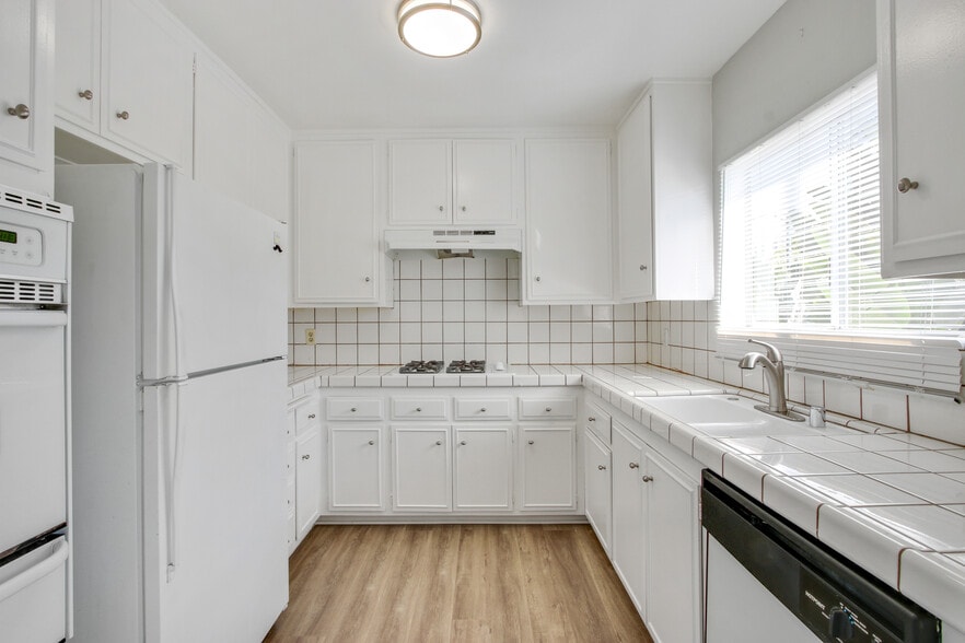 More Photos Of 3735 Mentone Ave, Los Angeles Apartments For Sale