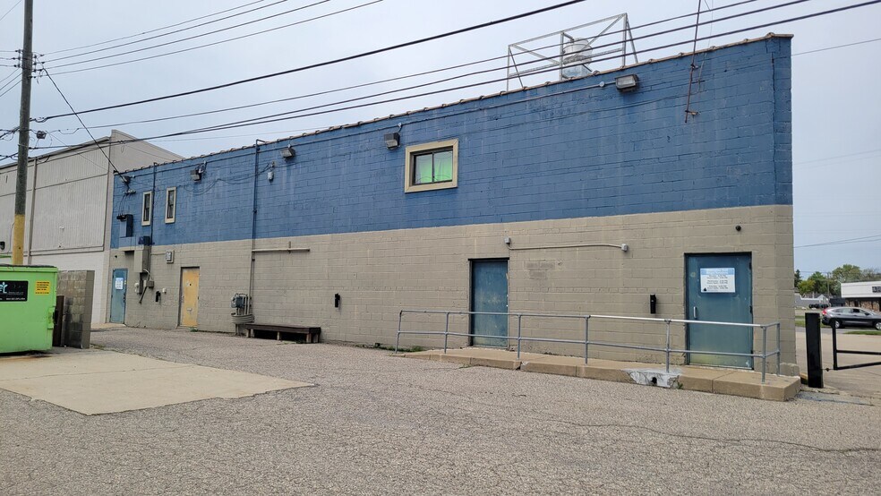 More Photos Of 27531 Grand River St, Livonia General Retail For Sale