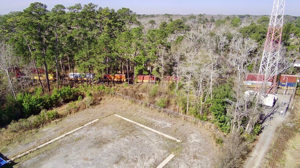 More Photos Of 111 Sparkman Dr, Garden City Warehouse For Lease