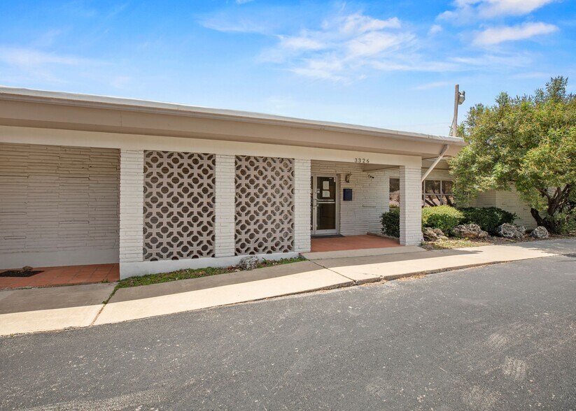 More Photos Of 3326-3328 E Southcross Blvd, San Antonio Medical For Sale