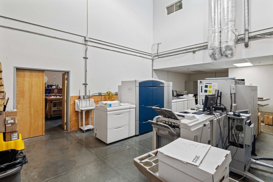 More Photos Of 28534-28536 Constellation Rd, Valencia Warehouse For Sale