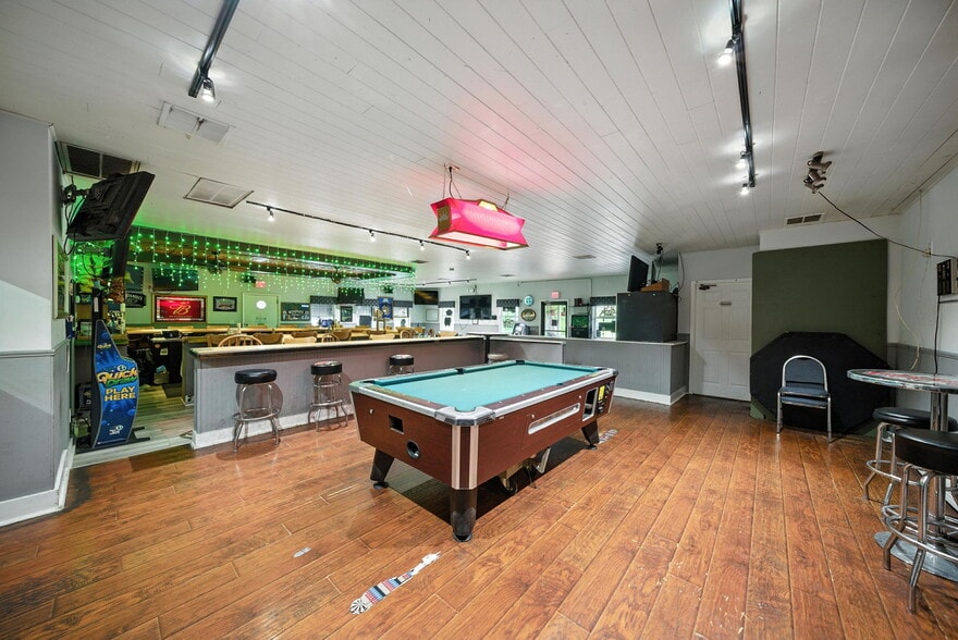 More Photos Of 260 Espanong Rd, Lake Hopatcong Restaurant For Sale