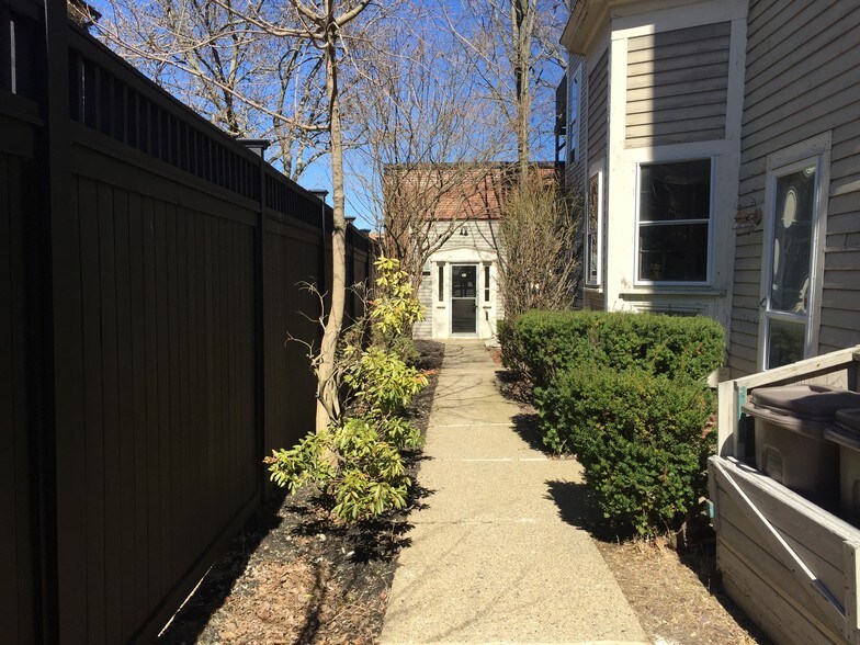 More Photos Of 66-68 Pleasant St, Newburyport Storefront Retail Office For Lease
