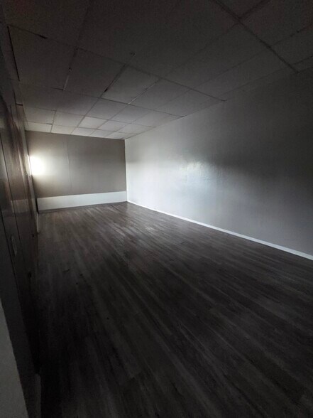 More Photos Of 102 E Missouri St, Walters Storefront For Sale