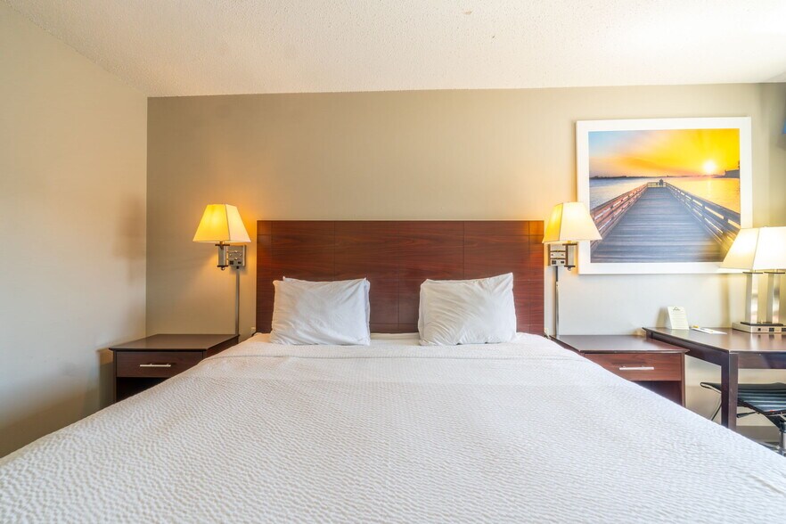 More Photos Of 3000 Singing Hills Blvd, Sioux City Hotel For Sale